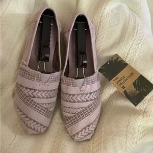 TOMS Lilac Embroidered Lace Alpargatas Size 8
